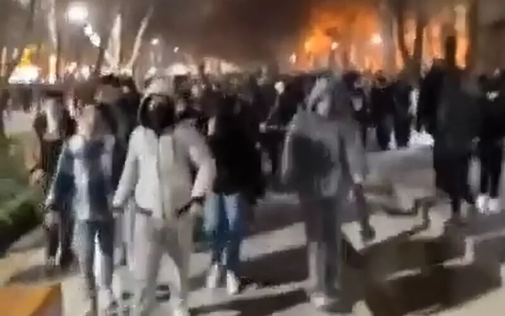 Seis muertos en enfrentamientos en Irán: continúan protestas por aumento del coste de vida