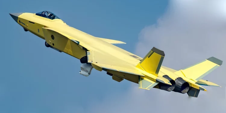 China completa el primer lote en serie del J-20 con motores WS-15