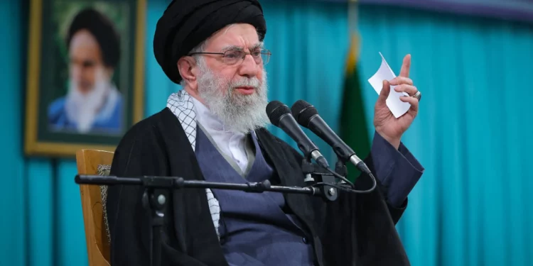 Jamenei ordenó a las fuerzas del régimen “aplastar” las protestas y “no mostrar piedad”