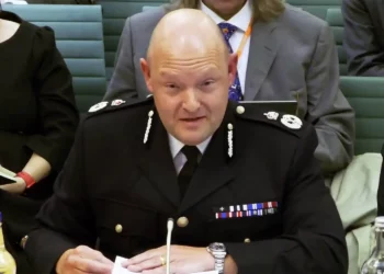 Jefe de policía británico admite uso de información falsa de IA contra Maccabi Tel Aviv