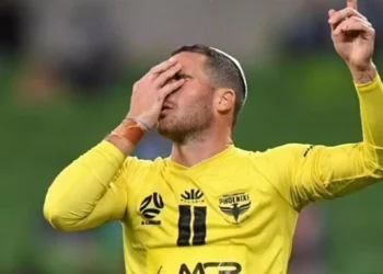 Periodista israelí dice que es repugnante recitar Shema Yisrael en el campo de fútbol