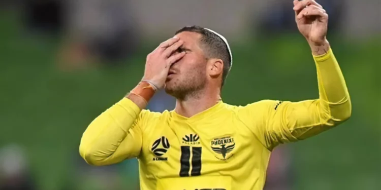 Periodista israelí dice que es repugnante recitar Shema Yisrael en el campo de fútbol