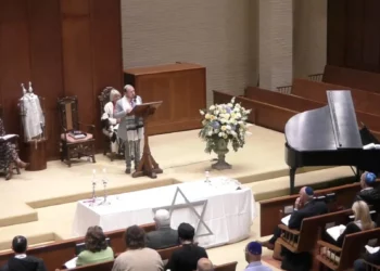 La congregación Beth Israel reafirma su fe tras el ataque incendiario