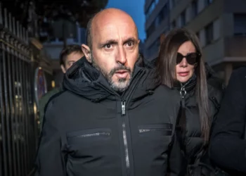 Propietario del bar suizo donde murieron 40 personas en un incendio durante la Nochevieja ha sido puesto bajo custodia