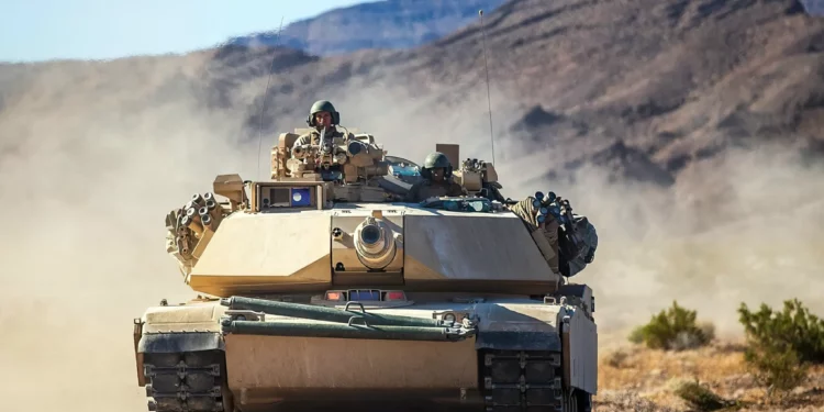 Tanques M1A1 Abrams mejorados entran en servicio en Ucrania