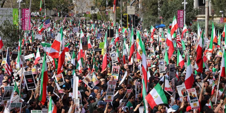 Manifestaciones en Nueva York y Los Ángeles contra la represión del régimen iraní
