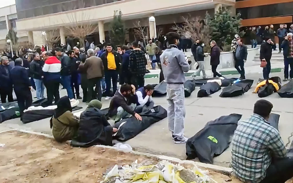 Un funcionario iraní eleva a 2.000 los muertos en protestas masivas