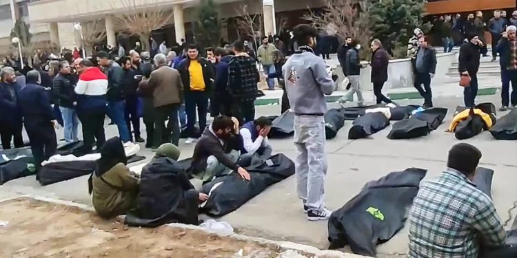 Un funcionario iraní eleva a 2.000 los muertos en protestas masivas