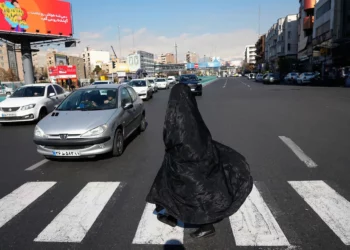 La represión en Irán reduce las protestas y acelera las tensiones