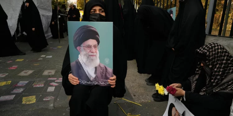 Clero islámico iraní no logra frenar la crisis de legitimidad del régimen
