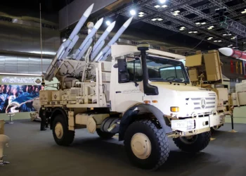 Qatar muestra lanzador de NASAMS montado en camión Mercedes
