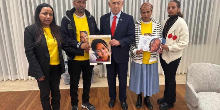Netanyahu se reúne con la familia de la niña desaparecida Haymanut Kasau