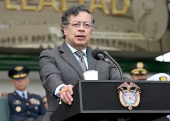 Petro dice que tomará las armas si EE. UU. ataca a Colombia