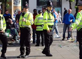Adolescente británico acusado de admirar a Hitler, vigilar sinagogas y planear actos terroristas