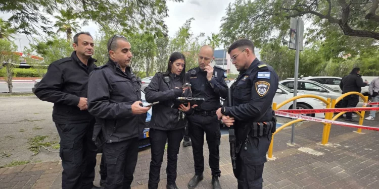 Policía gravemente herido tras ser incendiado en gasolinera de Kiryat Bialik