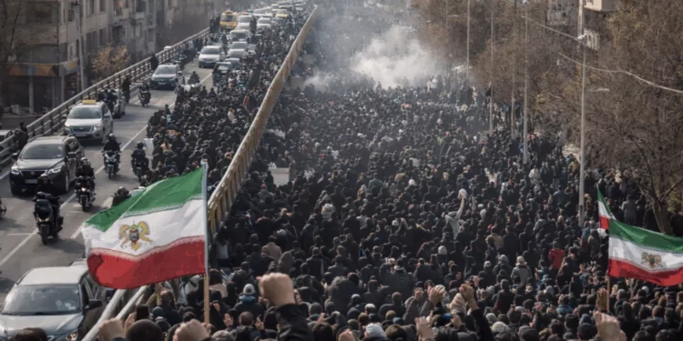 Al menos 10 personas han muerto desde el inicio de las protestas contra el régimen en Irán