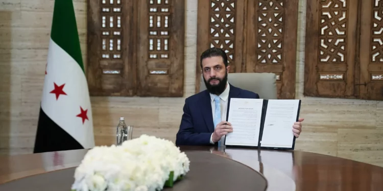 Siria acuerda alto el fuego con las FDS tras avance del gobierno sirio