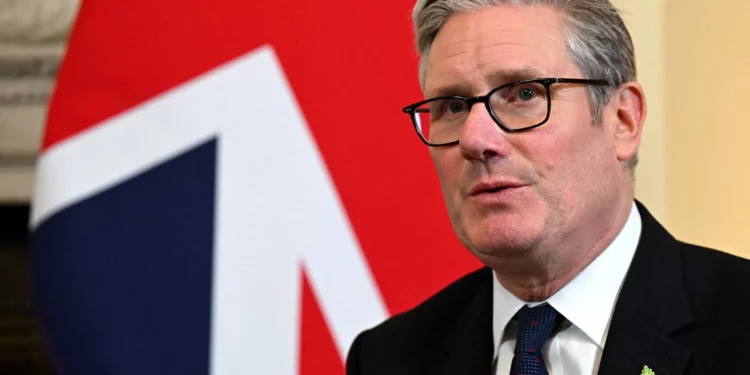 Starmer dice que desconocía dichos antisemitas de activista al que dio la bienvenida