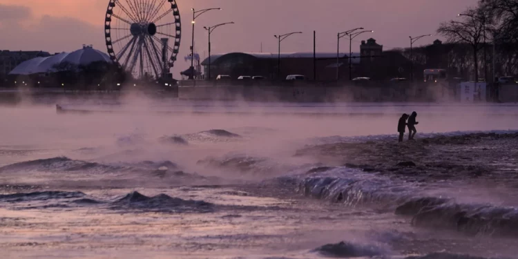 Más de 9000 vuelos cancelados por gran tormenta invernal histórica en Estados Unidos