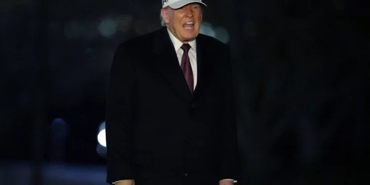 Trump dice que no hay lugar para antisemitas en MAGA