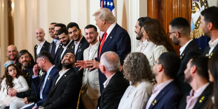 Witkoff afirma que Trump se emocionó con la visita de los rehenes liberados