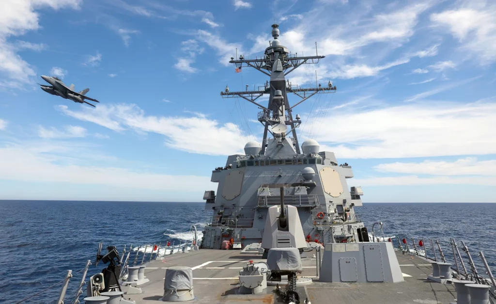 Estados Unidos envía el USS Delbert D. Black cerca de Irán