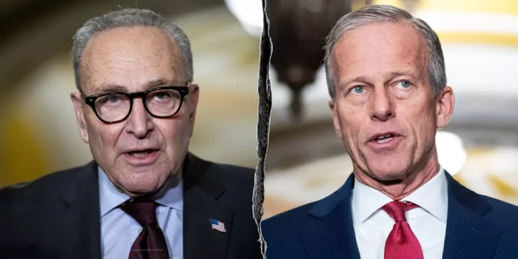 Trump negocia acuerdo de financiación de última hora mientras republicanos tragan píldora amarga