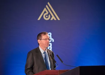 El presidente Isaac Herzog habla en una conferencia sobre la sociedad compartida el 6 de enero de 2026 (Kobi Gideon/GPO)