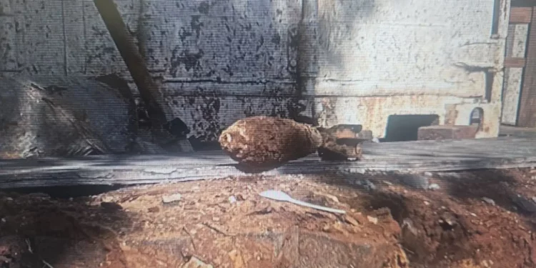 Un antiguo proyectil mortal de las Fuerzas de Defensa de Israel (FDI) encontrado y desactivado en Rehovot el 8 de enero de 2025. (Policía de Israel)