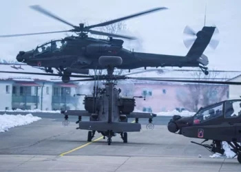 Los Apache y Chinook de EE. UU. efectúan maniobras en Alemania