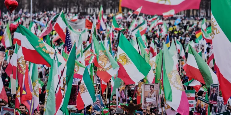 Miles se manifiestan en Múnich contra el régimen islámico de Irán