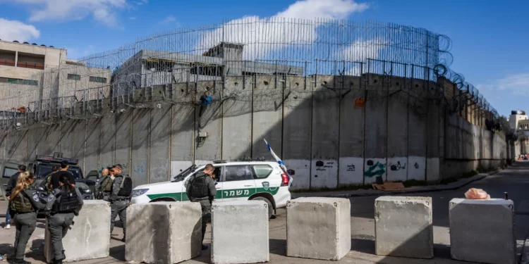 Antes del Ramadán: la policía israelí cierra una carretera del Este de Jerusalén