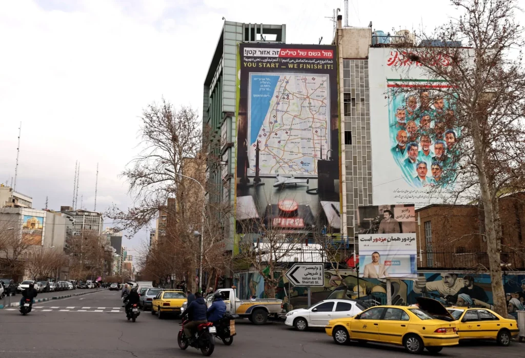 El líder supremo de Irán insta a los iraníes a mostrar “determinación” frente a la presión extranjera