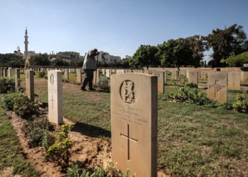 Acusan a Israel de destruir parte de un histórico cementerio de guerra en Gaza