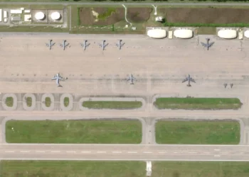 Esta foto satelital obtenida de Planet Labs PBC y fechada el 16 de junio de 2025 muestra una vista general de la base militar Diego García en el archipiélago de Chagos, en el océano Índico. (Foto: Planet Labs / AFP)