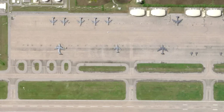 Esta foto satelital obtenida de Planet Labs PBC y fechada el 16 de junio de 2025 muestra una vista general de la base militar Diego García en el archipiélago de Chagos, en el océano Índico. (Foto: Planet Labs / AFP)