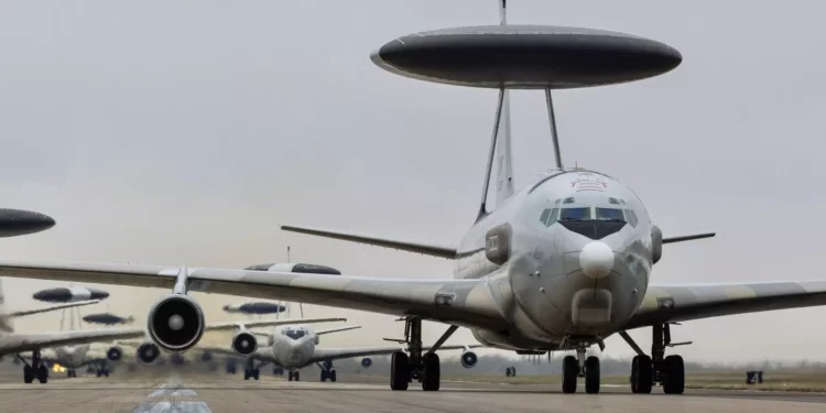 China revela ubicación de 16 KC-135 y seis E-3 de EE. UU. en Medio Oriente