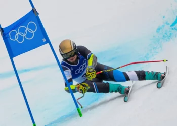 El esquiador israelí Barnabas Szollos termina en el puesto 33
