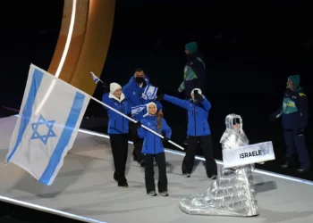 El equipo olímpico de Israel recibió abucheos al entrar al estadio San Siro