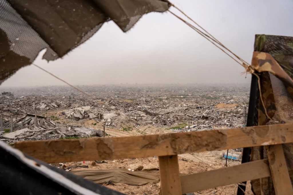 70 000 toneladas de escombros en la parte de Gaza controlada por las FDI