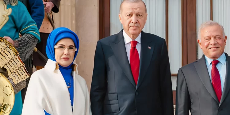 Esposa de Erdogan criticada por su atuendo “sionista”