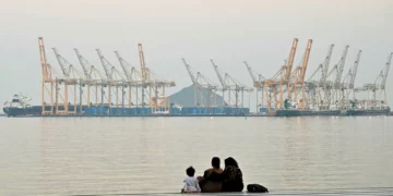 La Guardia Revolucionaria de Irán prohíbe el paso de barcos por el estrecho de Ormuz