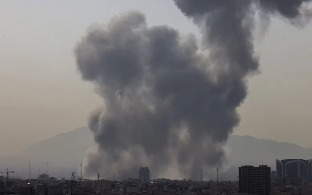 Los ataques estadounidenses contra Irán se están llevando a cabo desde aire y mar