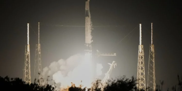 La tripulación de la ISS, comandada por la judía estadounidense Jessica Meir, despega