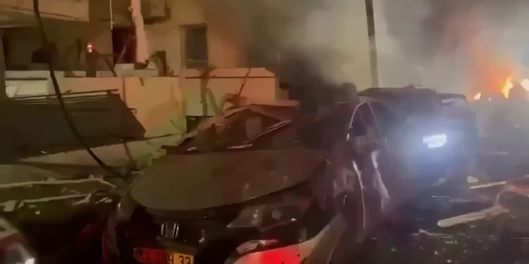 Un misil balístico iraní impacta en Tel Aviv: un herido grave