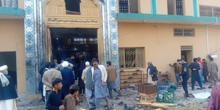 Un atentado suicida en una mezquita chií de Islamabad mató a 31 personas