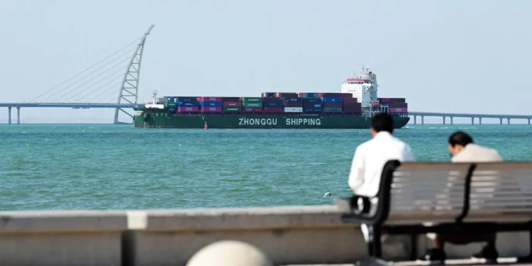 Kuwait afirma que tres soldados han resultado heridos por un ataque con misiles iraní