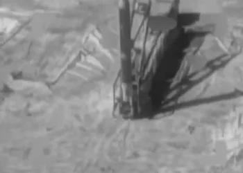 Imagen proporcionada por las FDI: Fotograma de documentación de ataque israelí contra lanzador de misil en Irán.