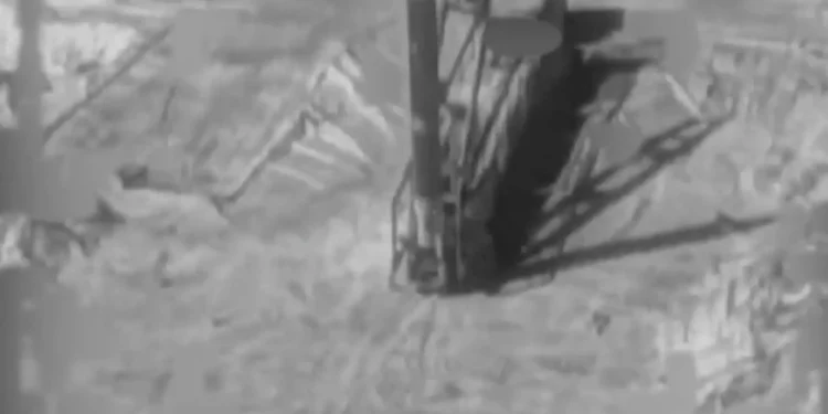 Imagen proporcionada por las FDI: Fotograma de documentación de ataque israelí contra lanzador de misil en Irán.