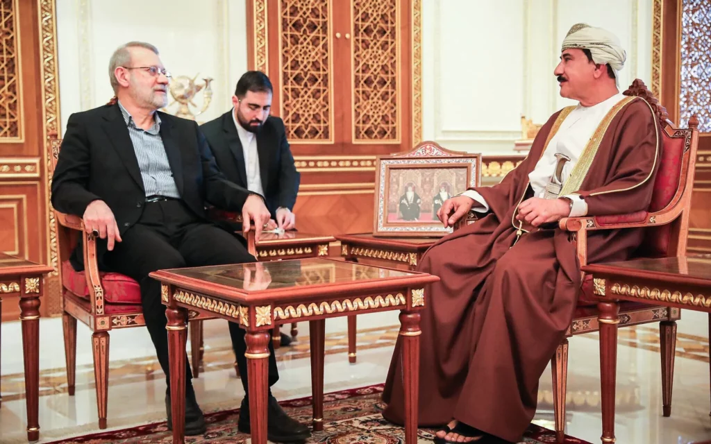 Asesor de Jamenei visita Omán tras la primera ronda de nuevas conversaciones con EE. UU.